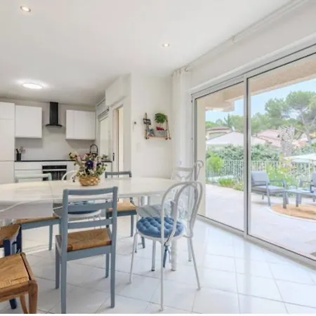 Osher Vila Saint-Raphaël